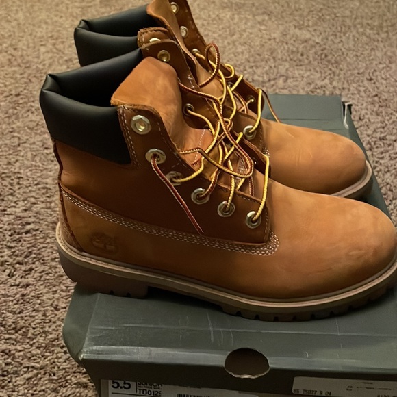 Worn once authentic timberland boots - Picture 2 of 4